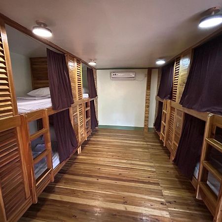 Islanders Hostel Port Barton Сан Висенте Екстериор снимка