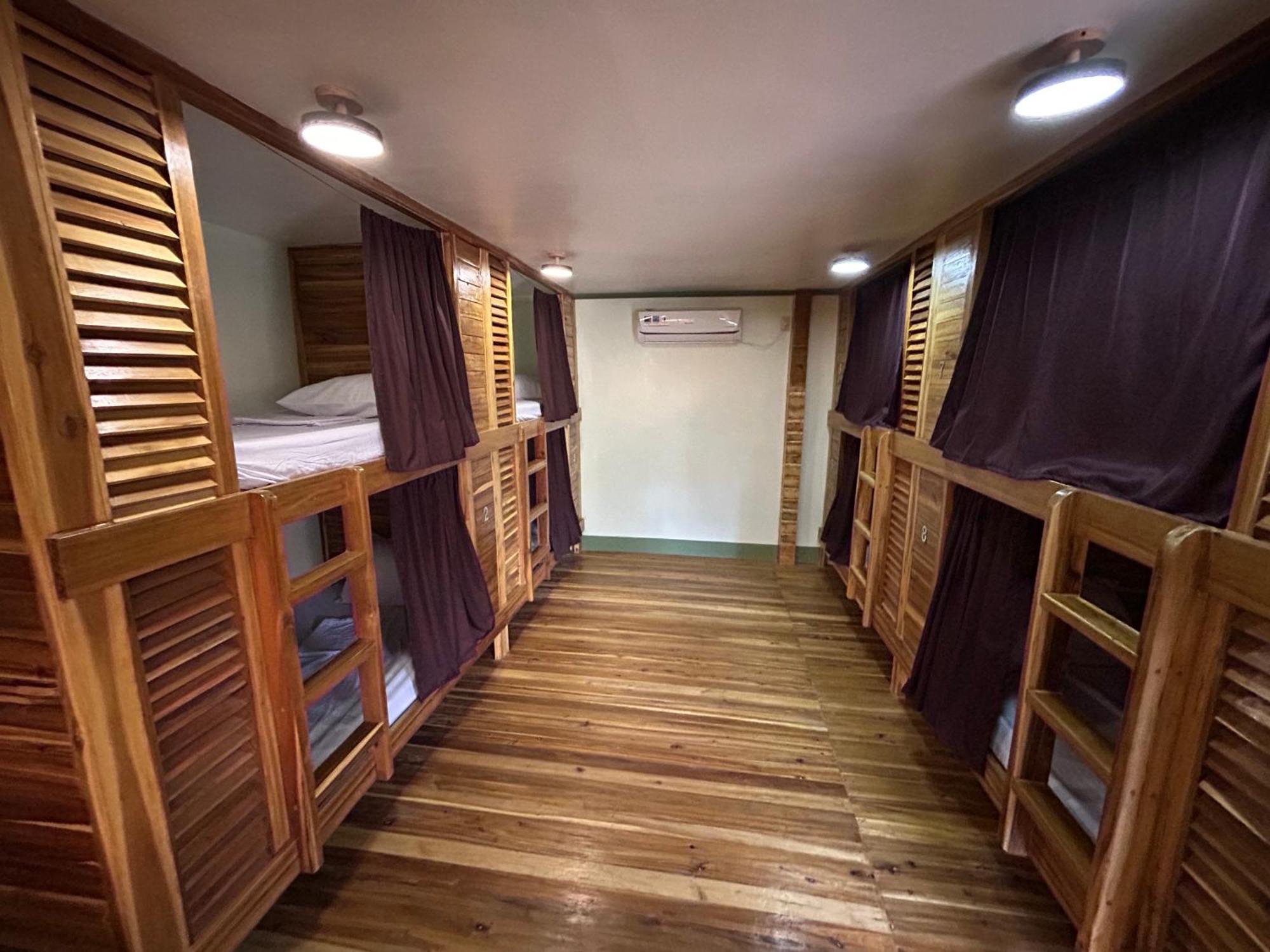 Islanders Hostel Port Barton Сан Висенте Екстериор снимка
