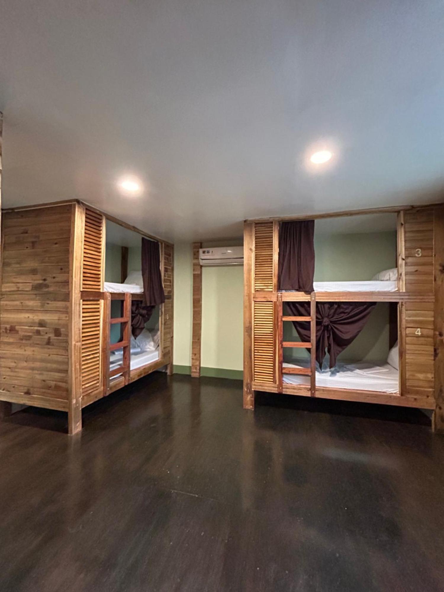 Islanders Hostel Port Barton Сан Висенте Екстериор снимка