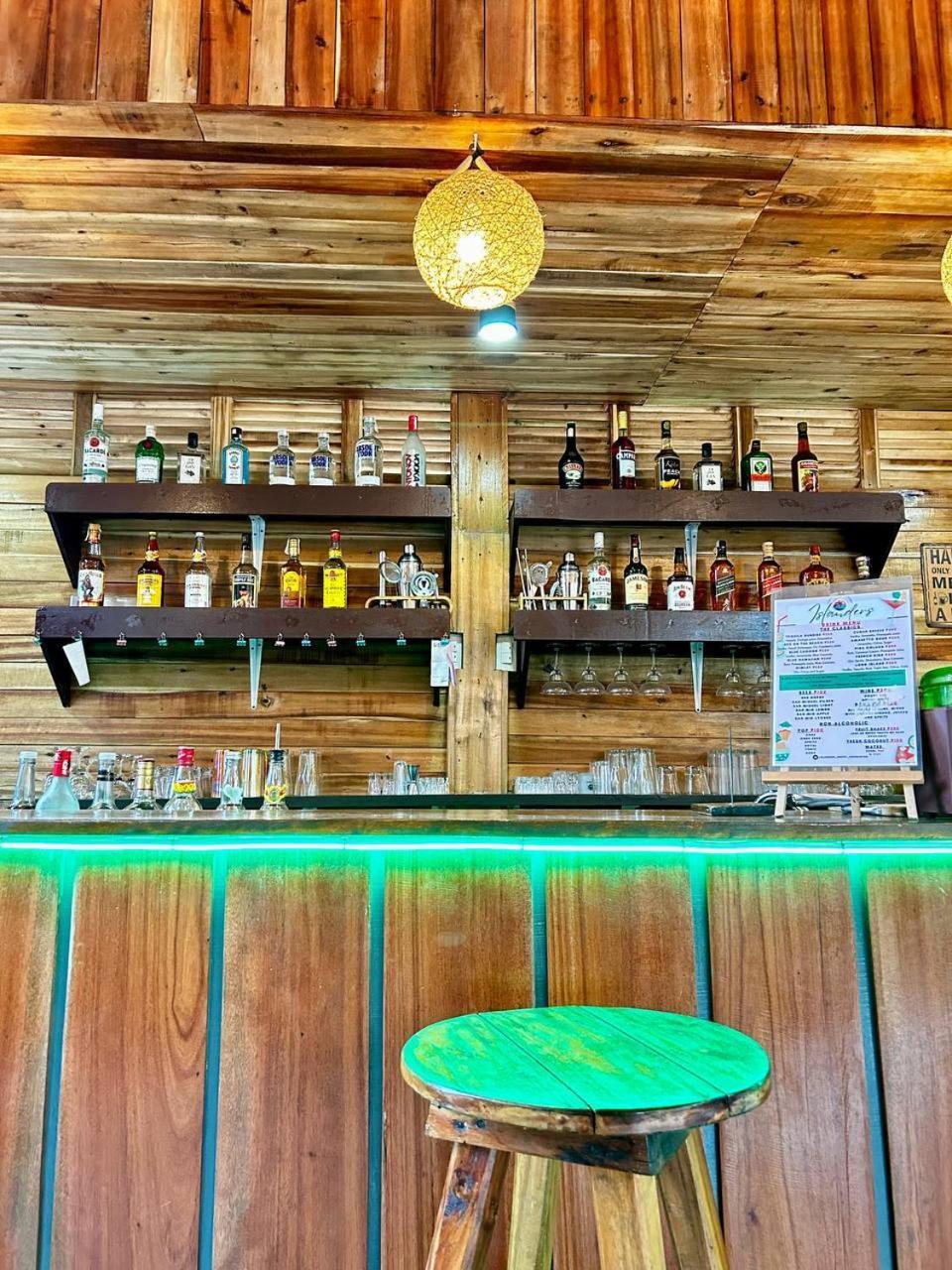 Islanders Hostel Port Barton Сан Висенте Екстериор снимка