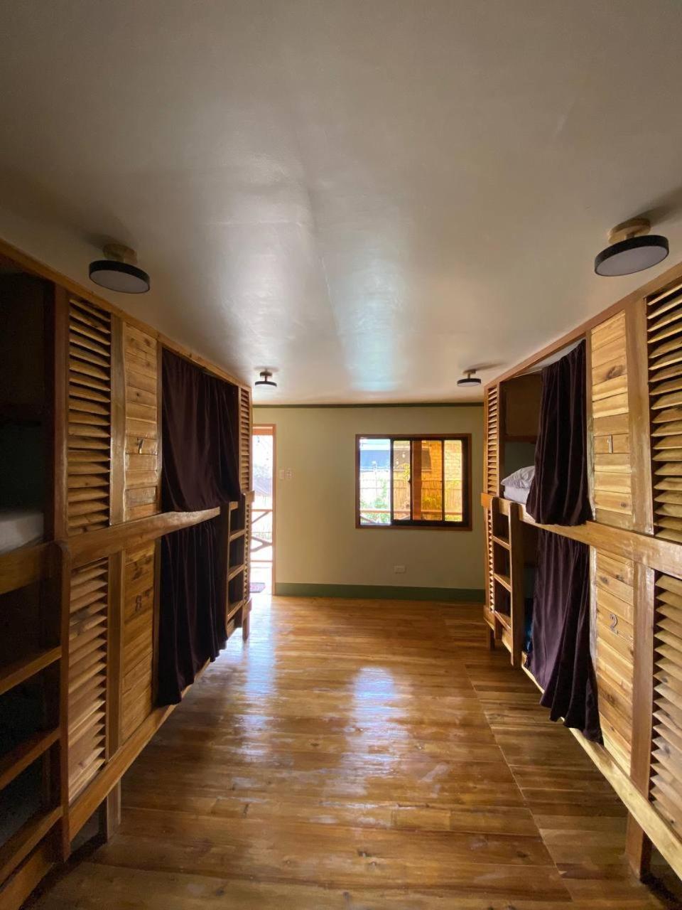 Islanders Hostel Port Barton Сан Висенте Екстериор снимка